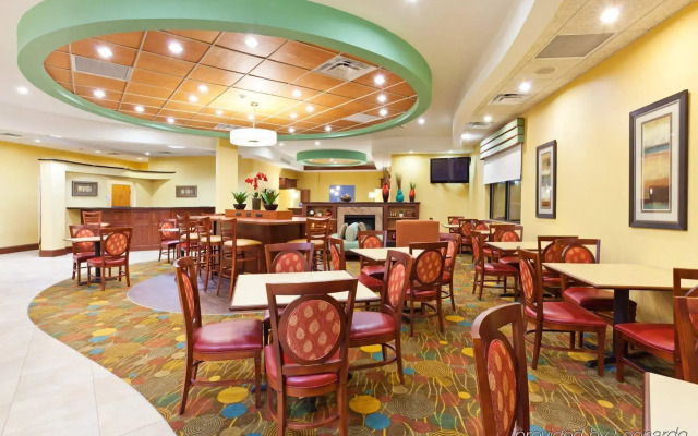Holiday Inn Express & Suites Greensboro-(I-40 Wendover) by IHG