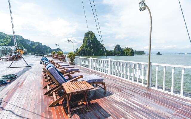 Indochina Sails Ha Long Bay Powered by ASTON