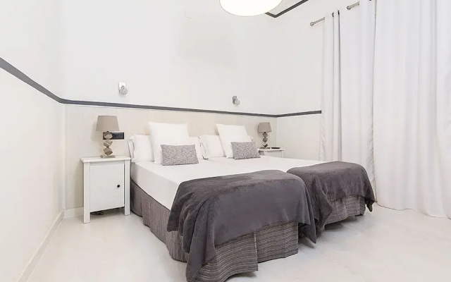 Hostal Gran Via 63 Rooms