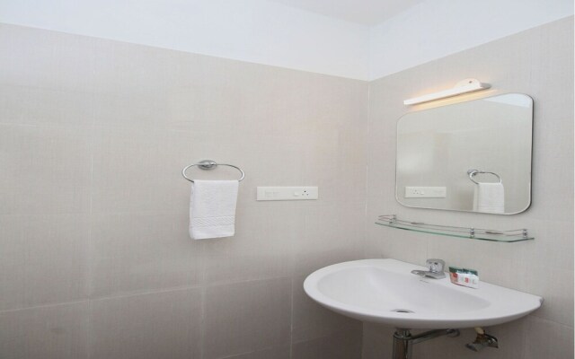 OYO 8474 Greenland Suites