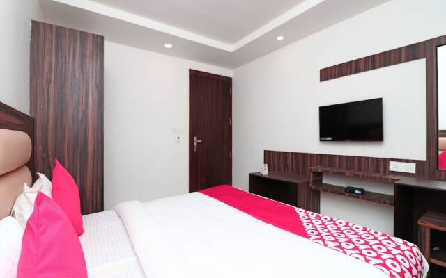OYO 15116 Woods Inn