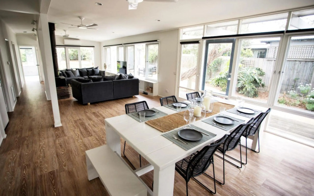 Lonsdale On Glaneuse