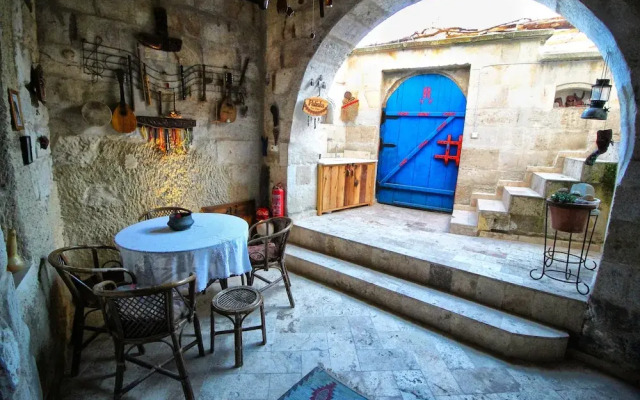 Patisca Cave House