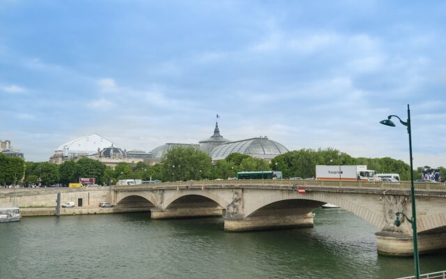 Eiffel Tower Family - Wifi  - AC