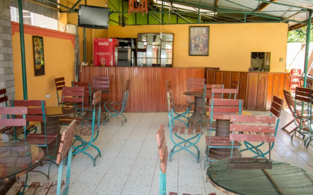 Parkview Safari Hotel and Apartments