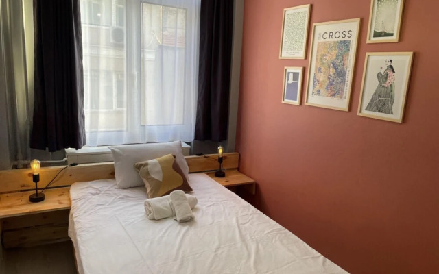 Bohemian Flat in Nisantasi With Central Location