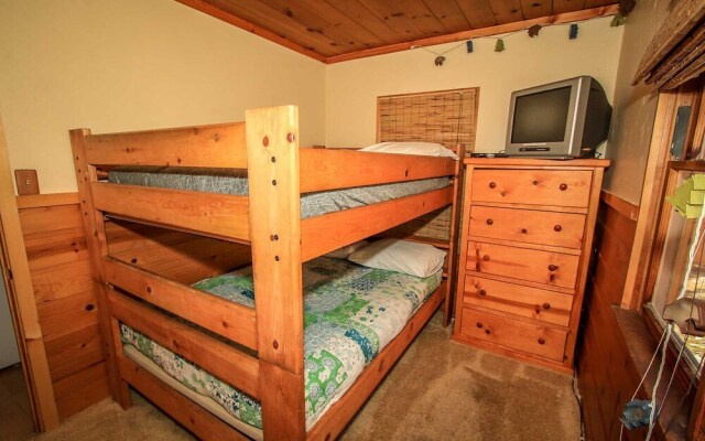 Little Bear 1079 by RedAwning