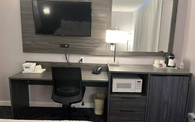 Travelodge by Wyndham Ottawa East