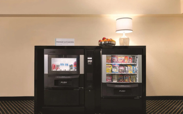 Embassy Suites by Hilton Chicago Naperville