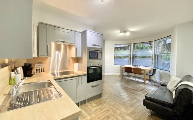 Premium 4 bed Apartment, West End of Glasgow