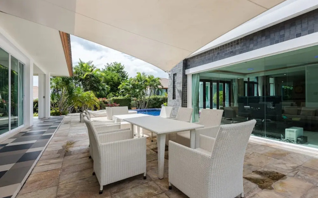 Unique Pool Villa with 5 Bedrooms and Sea View (PM-C1)