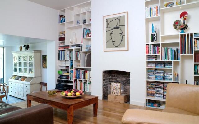 Stunning 5 bed house with private garden