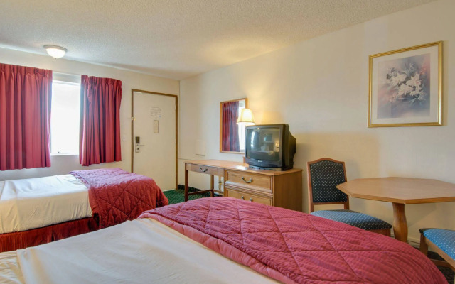 Bridgeway Inn & Suites
