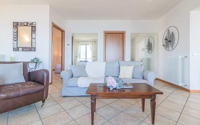 Sunny Varenna Apartment