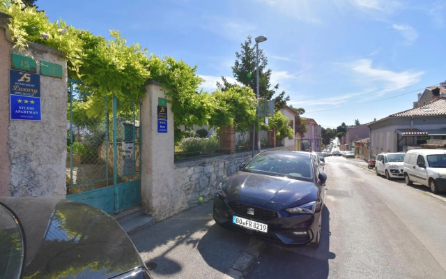 City Centre Apartment with terrace 2