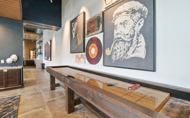 Global Luxury Suites in Menlo Park