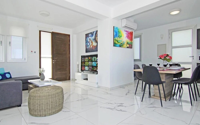 Austin Paralimni in Paralimni