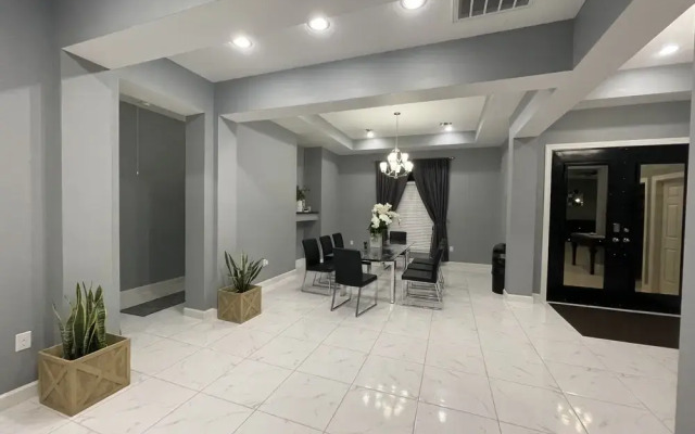 IAH SPHERIC Mini-mansion