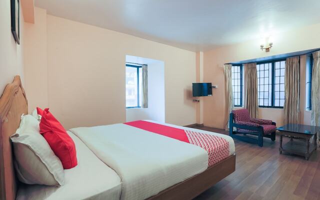 OYO 48910 Hotel Blue Bird