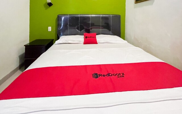 RedDoorz near Pantai Pandan Sibolga 2