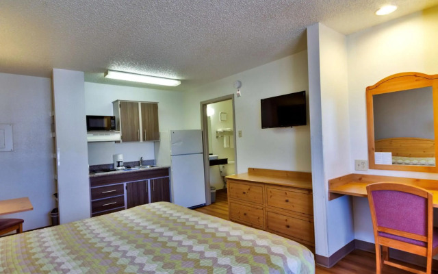 Studio 6 Dallas-Garland / Northeast
