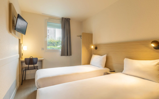 Premiere Classe Paris Ouest - Pont De Suresnes