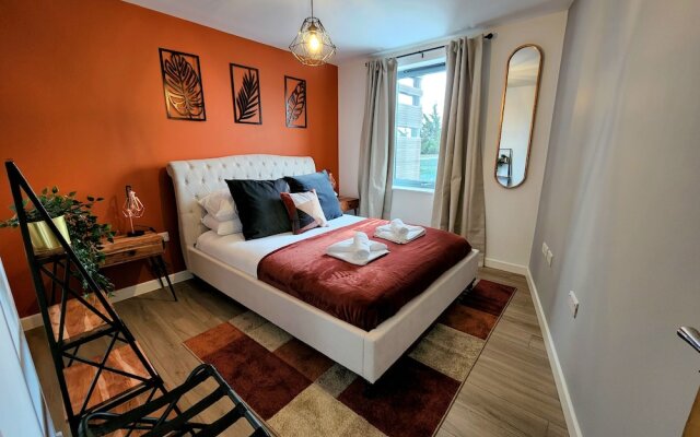 Luxury Station Apartment by Paymán Club