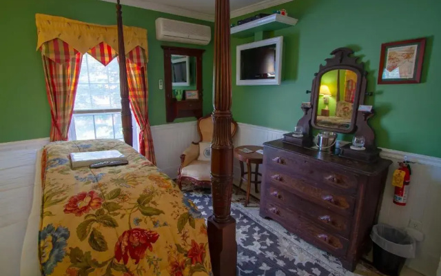 Phineas Swann Inn & Spa