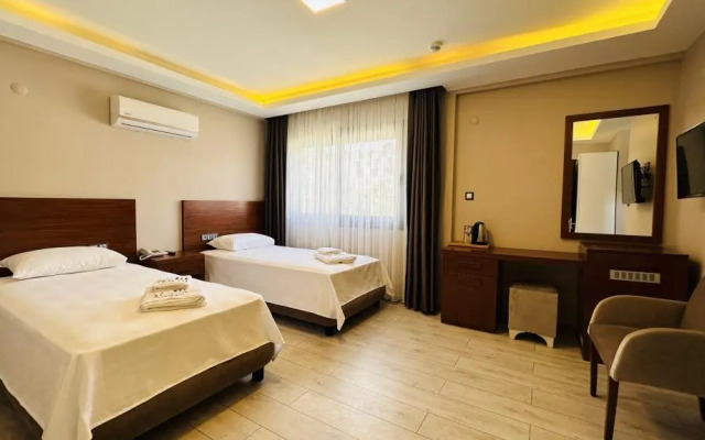 No 48 Alacatihotel