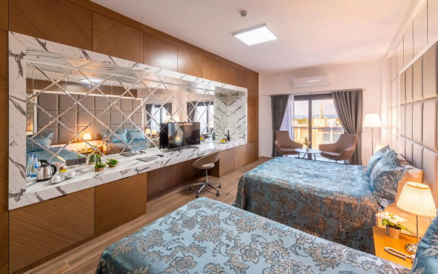 Novel Centre Point Hotel