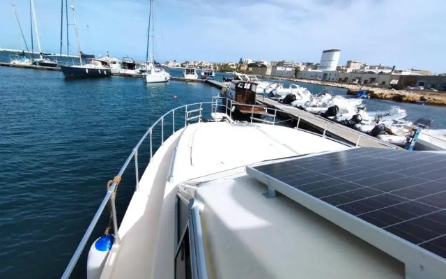 B&B Boat Miguel IV