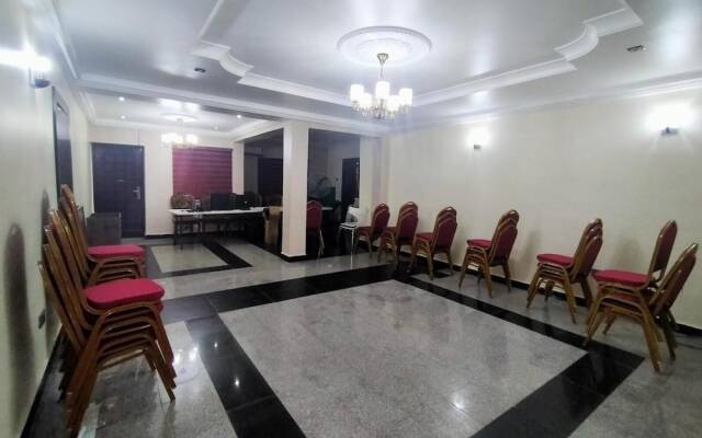 Pameec Luxury Suites Utako