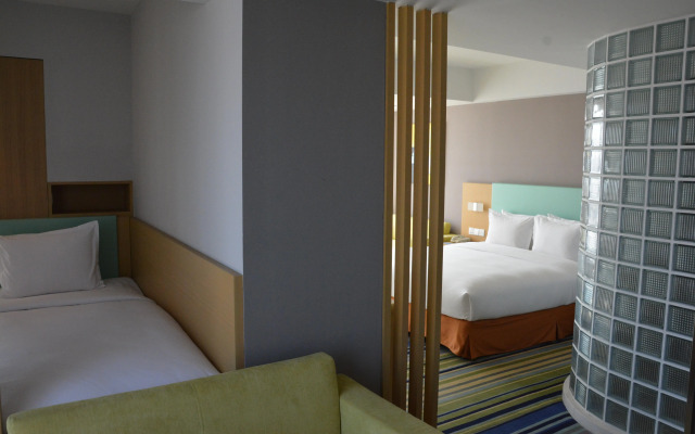 Holiday Inn Express Yingkou Onelong Plaza, an IHG Hotel