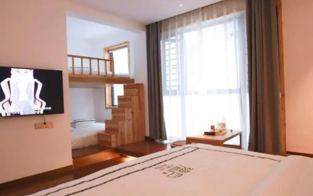 Yinlu Bedroom Fenghuang Hongqiao Shop