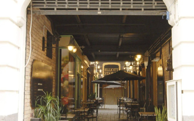 The Elliott Hotel