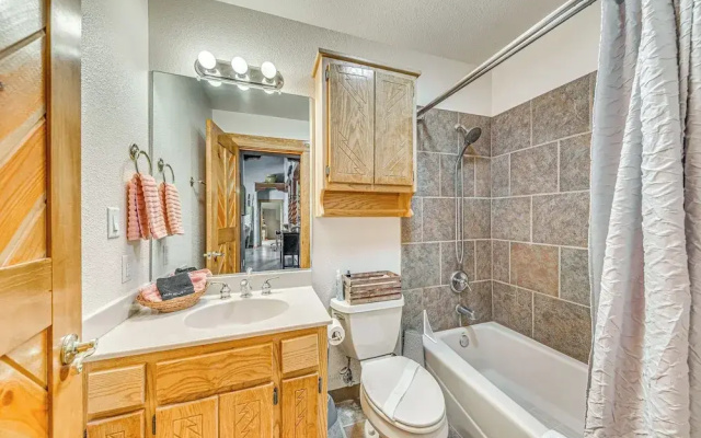 Near Hiking Trails: Spacious Cloudcroft Retreat!