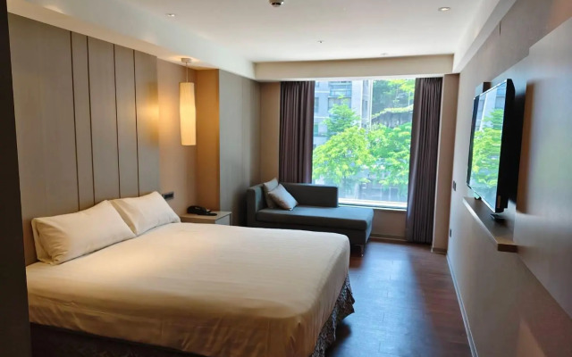 La Maison Hotel