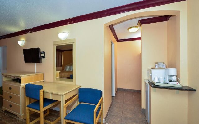 America's Deluxe Inn