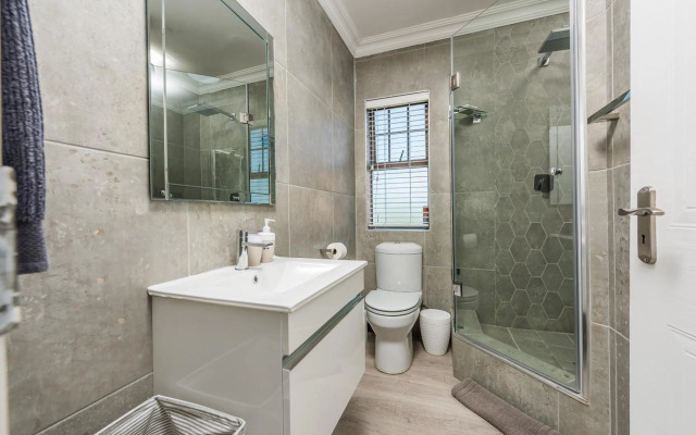 Beacon Wharf , George Hay 4 Holiday Accommodation