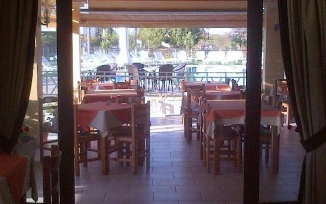 Tzevenos Hotel Apts