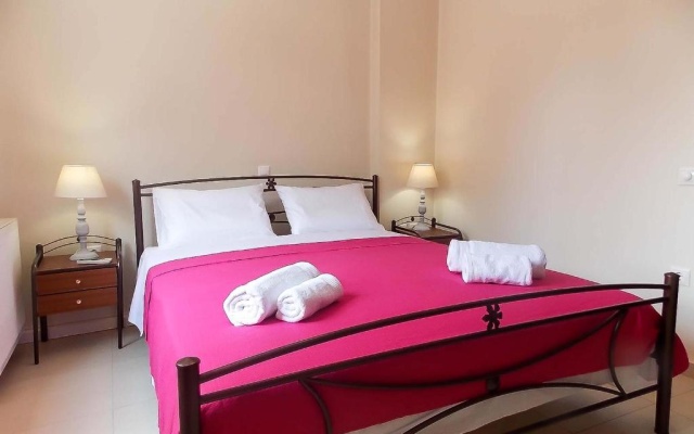Nea Filadelfia- Spacious Apartment with Garden