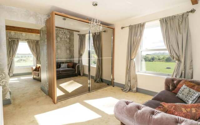 Meagill Farmhouse, hot Tub, bbq hut