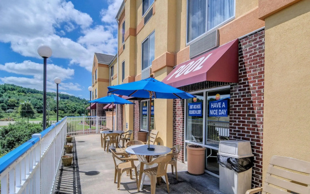 Comfort Inn & Suites Hillsville I-77