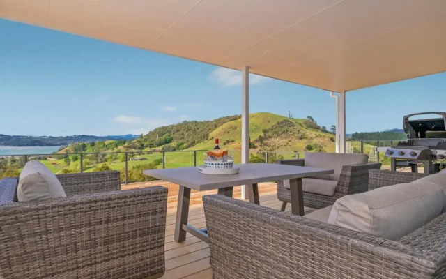 Peace and Paradise - Whitianga Holiday Home