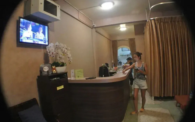 Diamond Sukhumvit by FIB
