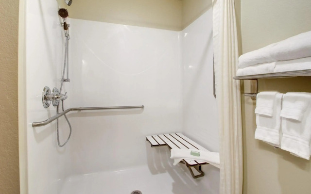 Cobblestone Hotel & Suites - Salem