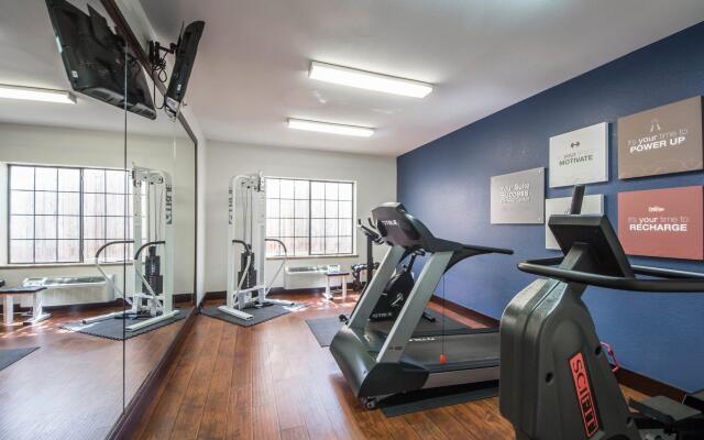 OYO Townhouse Tulsa Woodland Hills