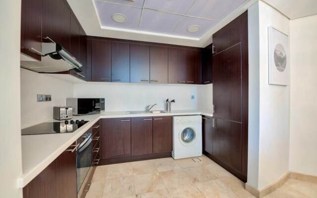 Luxury Apartment Steps Away From Everything!