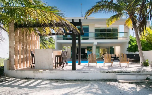 5 BR House with Pool and Private Beach