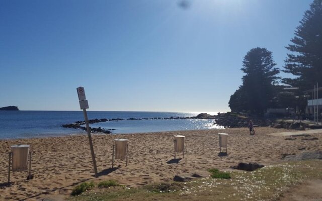 Rockwall Avoca Beach